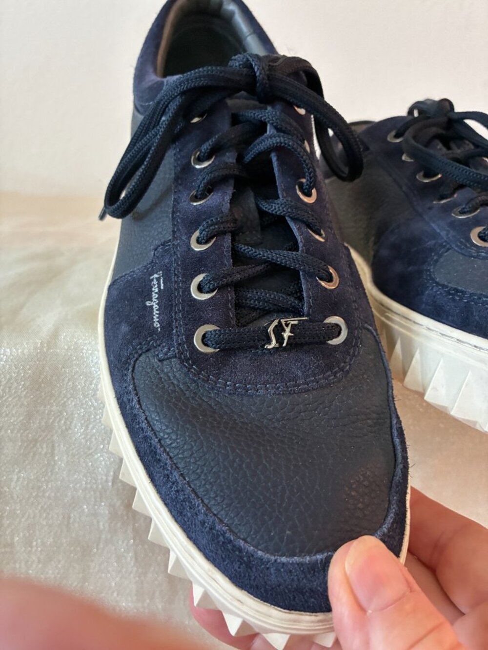 Salvatore Ferragamo Mens Navy Blue Scuby Leather &  Suede Laced Sneakers-6M